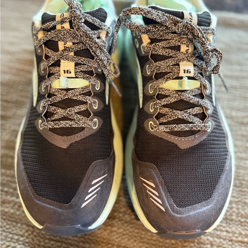 Brooks Black and Green Athletic Shoes for Performance